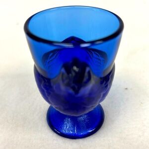 Vintage 2.5”H cobalt blue glass hen shaped pedestal egg cup France